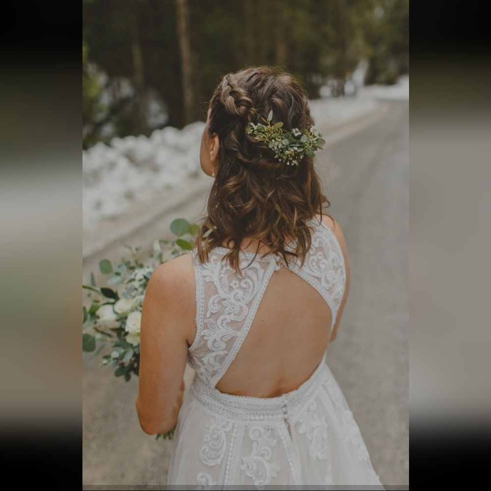 Lace V-Neck Wedding Dress in Ivory - Sleeveless Bridal Gown